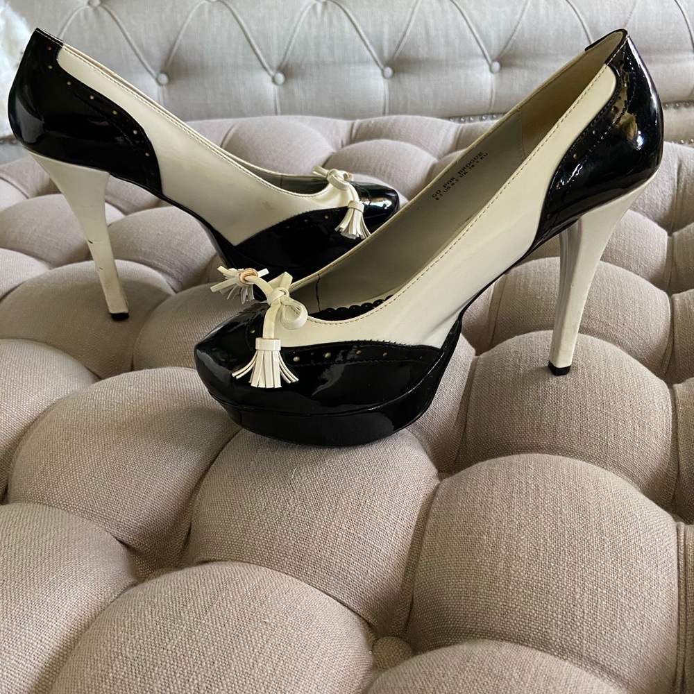 Platform spectator pumps